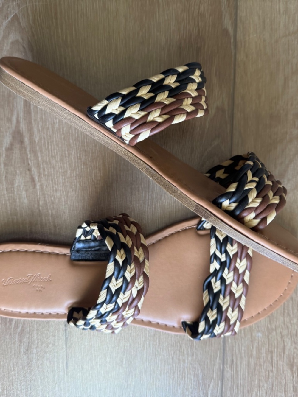 Universal Threads Sandals - Picture 2 of 3